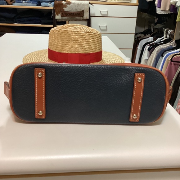 🌺Dooney and Bourke leather shoulder purse🌺 Good used condition - Picture 4 of 5